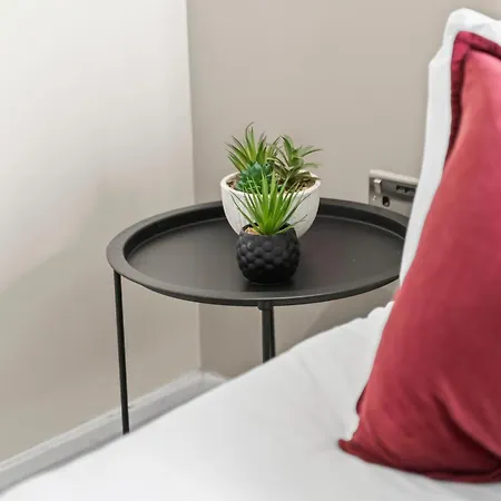 Stylish 1 Bedroom Flat In Sleeps 2 By Purestay *