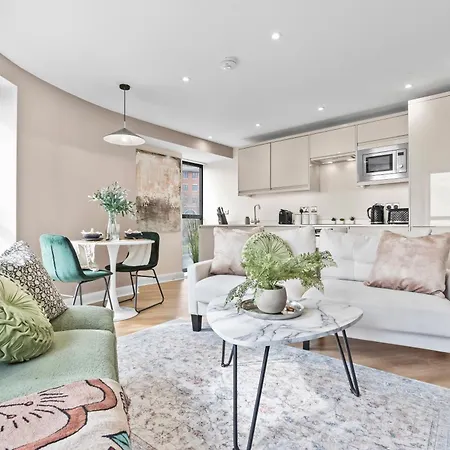 Stylish 1 Bedroom Flat In Sleeps 2 By Purestay *