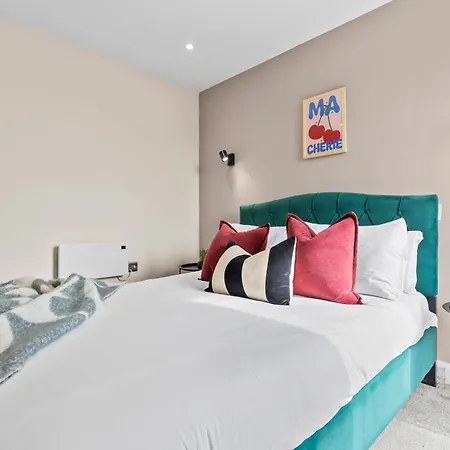 Stylish 1 Bedroom Flat In Sleeps 2 By Purestay