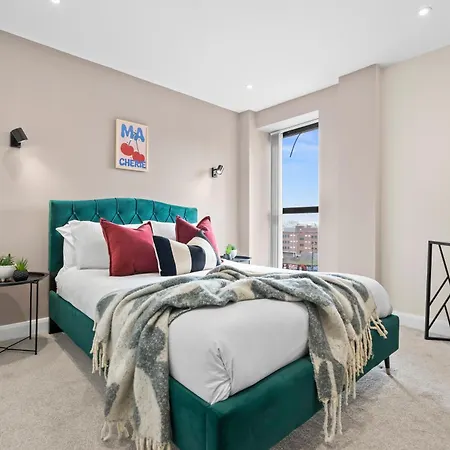 Stylish 1 Bedroom Flat In Sleeps 2 By Purestay *