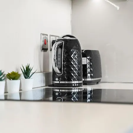 Stylish 1 Bedroom Flat In Sleeps 2 By Purestay Apartment